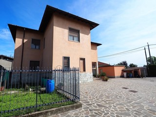 Appartamento in Vendita a Inzago, 269'000&euro;, 174 m²