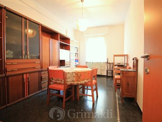 Appartamento in Vendita a Genova, 149'000&euro;, 109 m², con Box