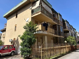 Trilocale in Vendita a Palermo, 129'000&euro;, 98 m²