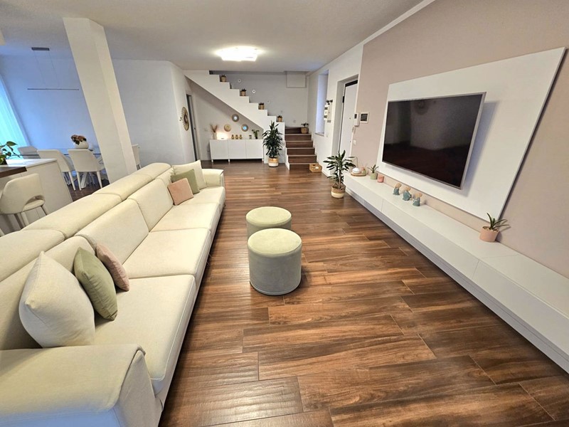 Quadrilocale in Vendita a Inzago, 345'000&euro;, 180 m², con Box