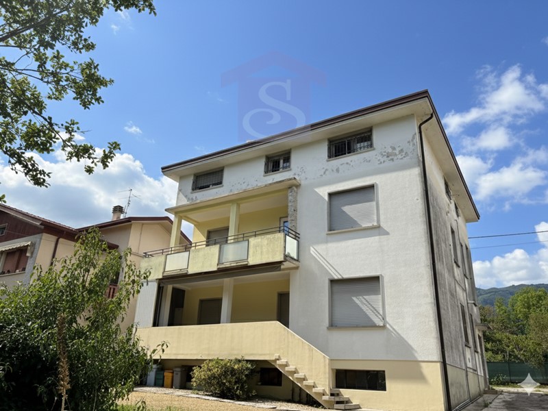 Appartamento in Vendita a Aviano, 79'000&euro;, 95 m², con Box