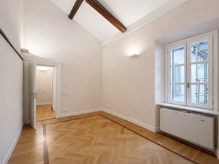 Quadrilocale in Affitto a Arona, 3'200&euro;, 200 m²