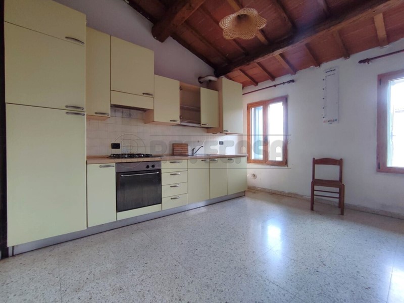 Trilocale in Vendita a Gambellara, 75'000&euro;, 63 m², arredato