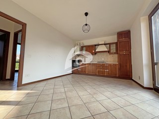 Bilocale in Vendita a Sangiano, 98'000&euro;, 55 m², con Box