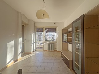 Trilocale in Affitto a Laveno Mombello, 700&euro;, 75 m², arredato