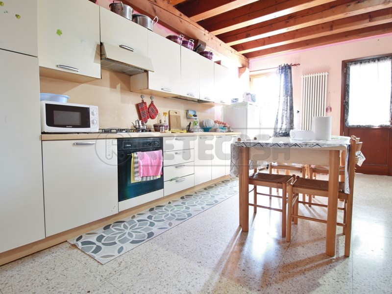 Quadrilocale in Vendita a Gambellara, 85'000&euro;, 101 m², arredato