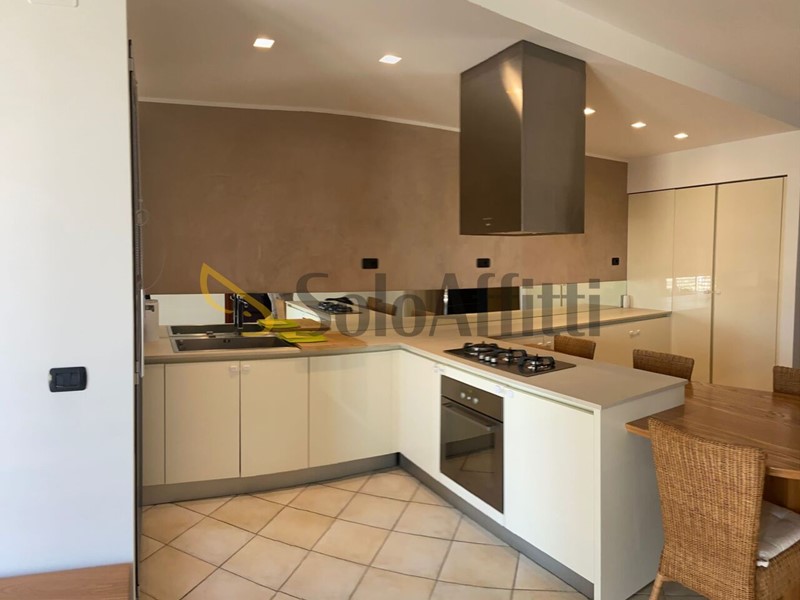 Trilocale in Affitto a Pescara, zona Porta Nuova, 850&euro;, 85 m², arredato, con Box