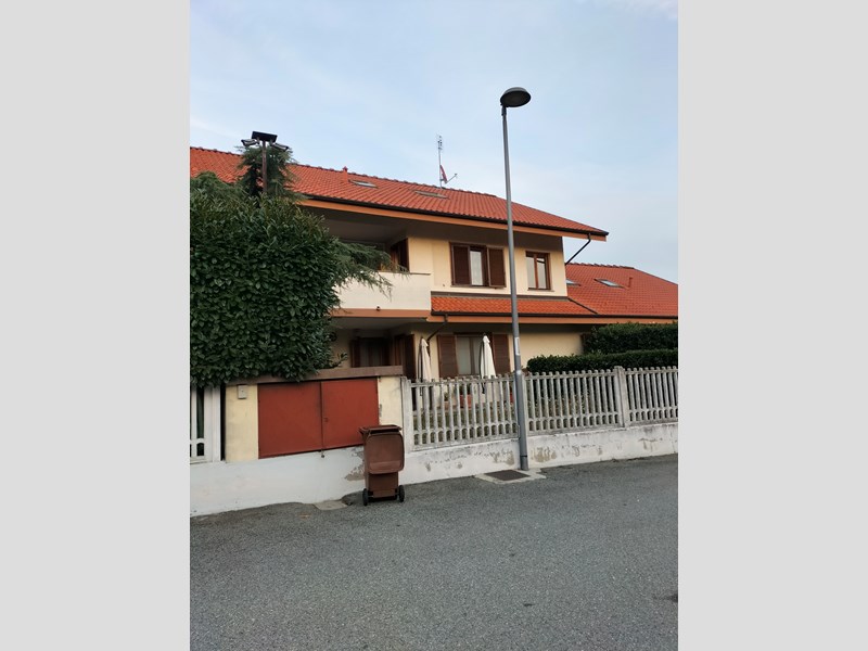 Appartamento in Affitto a Volpiano, zona Vauda, 900&euro;, 120 m², arredato