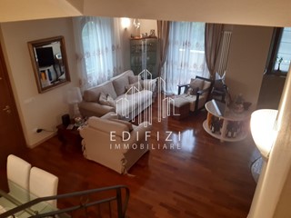 Appartamento in Vendita a Massa, zona Ronchi, 470'000&euro;, 124 m², arredato, con Box