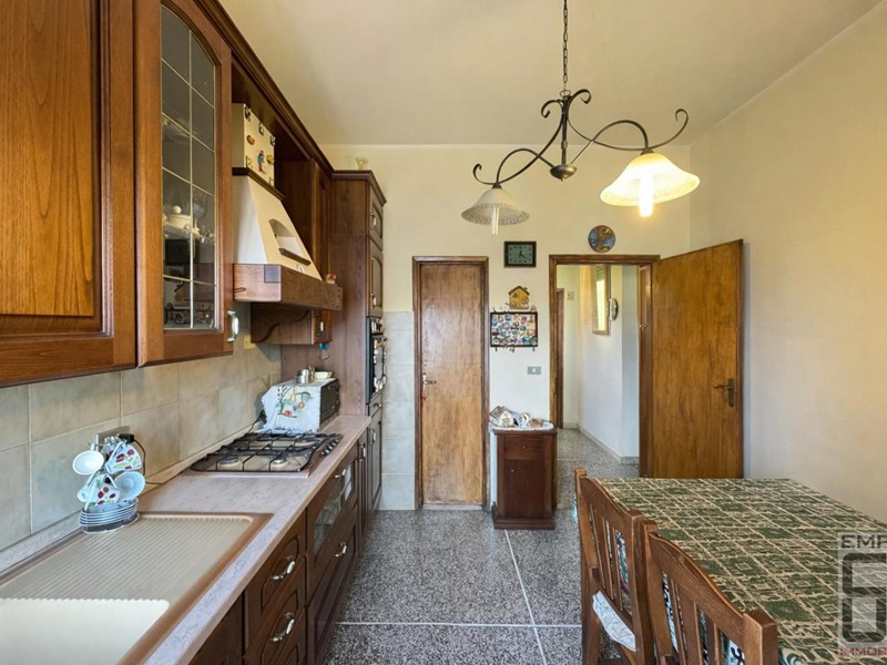 Appartamento in Vendita a Empoli, 185'000&euro;, 95 m², con Box