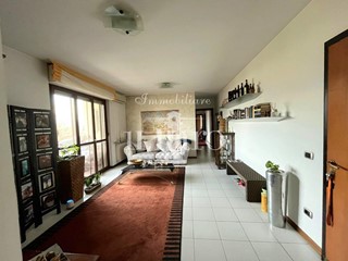Quadrilocale in Vendita a Firenze, zona Peretola, 315'000&euro;, 100 m², con Box