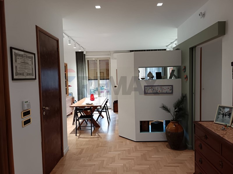 Appartamento in Vendita a Catania, 185'000&euro;, 150 m²
