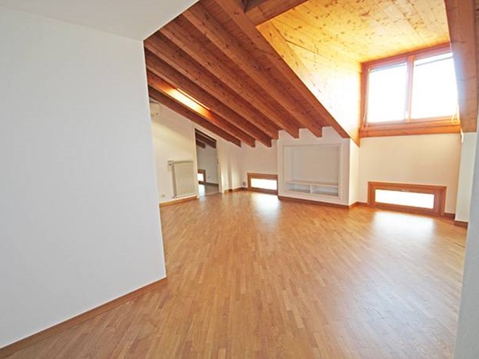 Attico in Affitto a Bergamo, 1'375&euro;, 120 m²