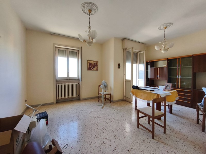 Appartamento in Vendita a Sannicola, 65'000&euro;, 130 m²