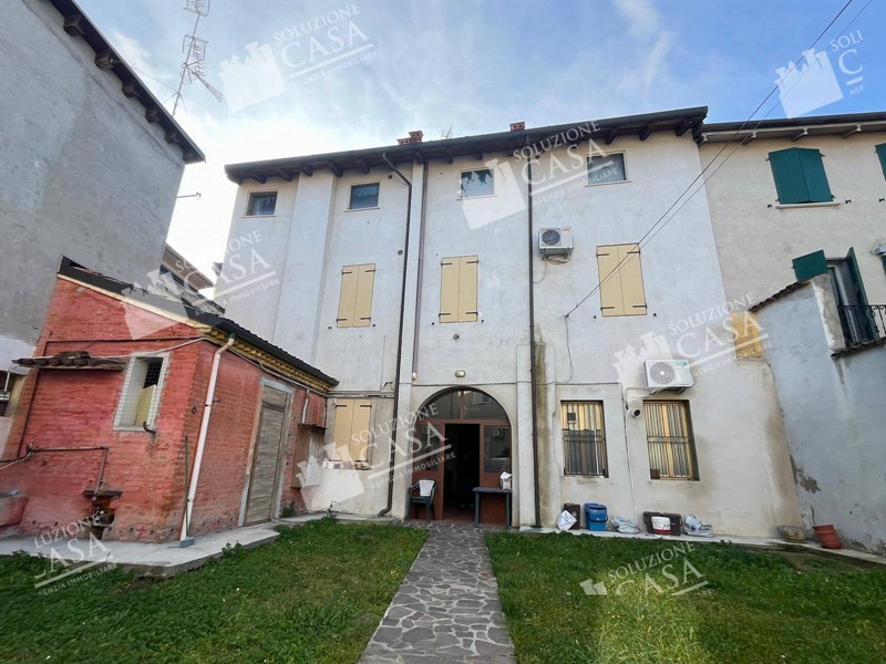 Appartamento in Vendita a Pieve di Cento, 490 m²