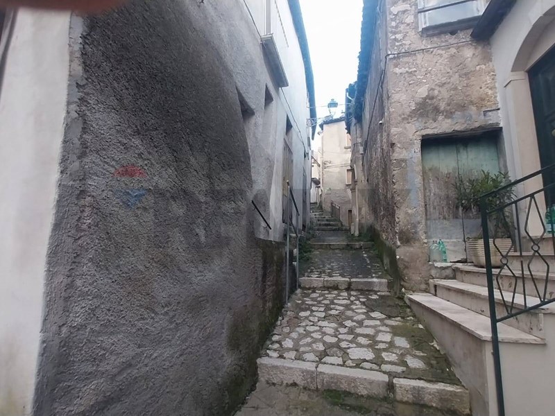 Appartamento in Vendita a Padula, 65'000&euro;, 230 m²