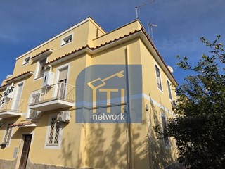 Trilocale in Vendita a Roma, 179'000&euro;, 75 m²