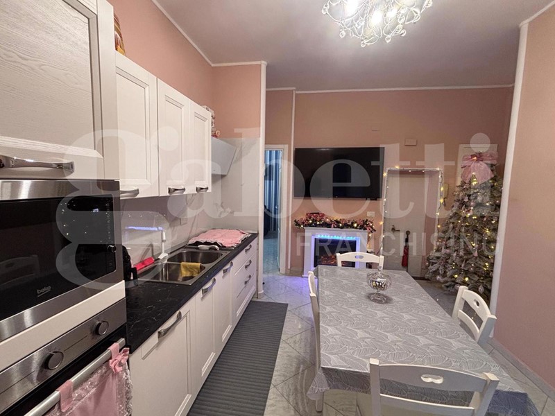 Bilocale in Vendita a Napoli, 110'000&euro;, 65 m²