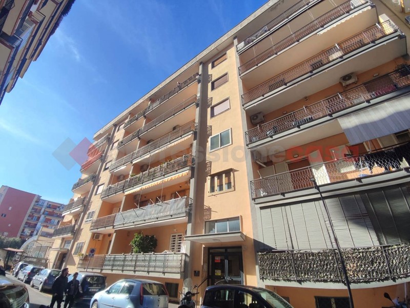 Quadrilocale in Vendita a Napoli, 220'000&euro;, 150 m², con Box