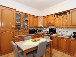 Quadrilocale in Vendita a Ferrara, 104'000&euro;, 87 m², con Box