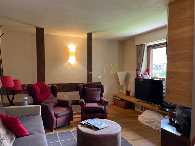 Trilocale in Affitto a Courmayeur, zona La Saxe, 5'000&euro;, 95 m², arredato, con Box