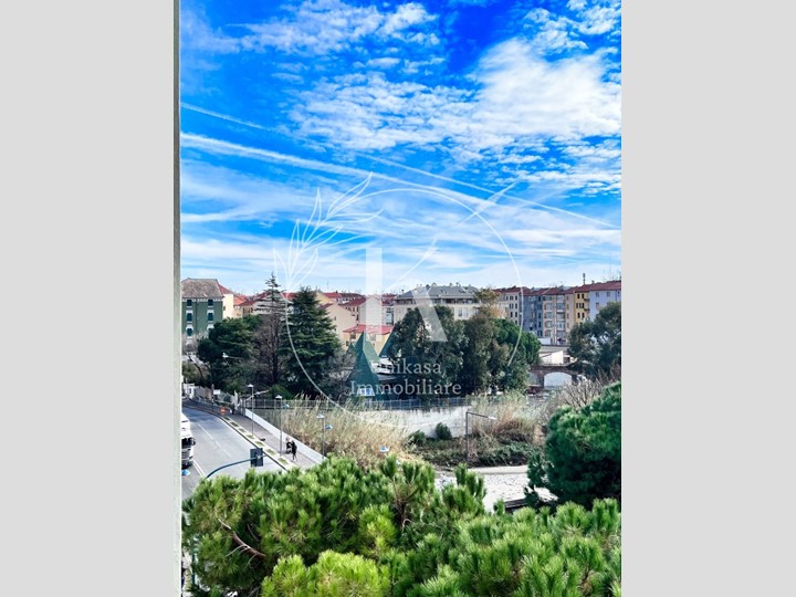 Appartamento in Vendita a Savona, zona Oltre Letimbro, 220'000&euro;, 108 m²