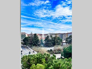 Appartamento in Vendita a Savona, zona Oltre Letimbro, 220'000&euro;, 108 m²