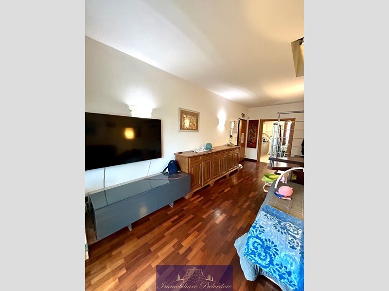 Appartamento in Vendita a Firenze, zona Brozzi, 340'000&euro;, 140 m², con Box