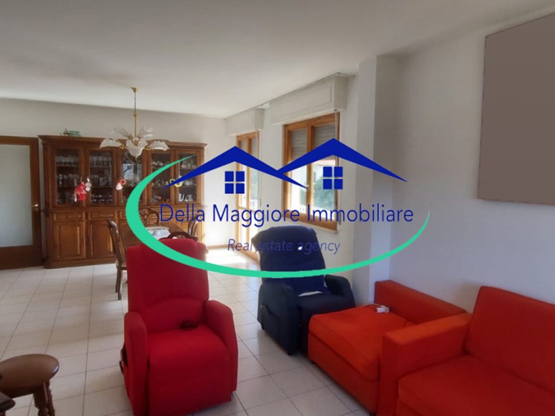 Appartamento in Vendita a Livorno, 365'000&euro;, 191 m², con Box