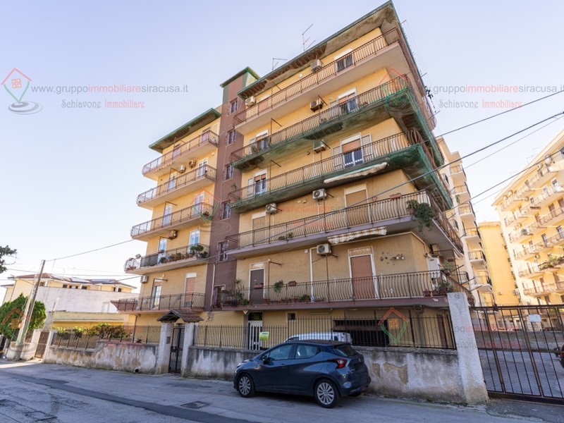 Trilocale in Vendita a Siracusa, zona Tisia Tica Zecchino, 69'000&euro;, 84 m²