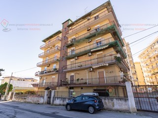 Trilocale in Vendita a Siracusa, zona Tisia Tica Zecchino, 69'000&euro;, 84 m²