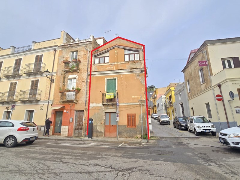 Appartamento in Vendita a Iglesias, zona Via Sassari, 50'000&euro;, 75 m²