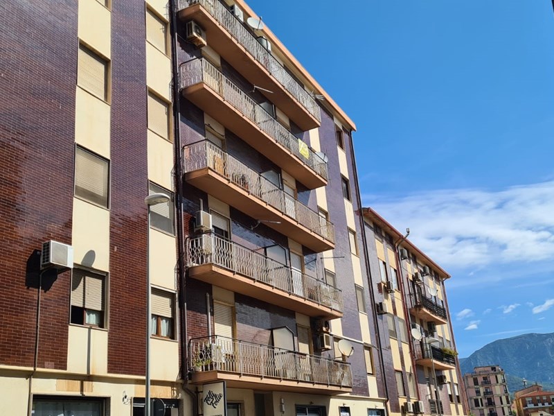Appartamento in Vendita a Iglesias, zona Via Torino, 98'000&euro;, 135 m²