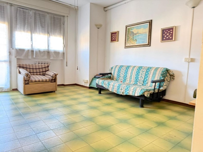 Quadrilocale in Vendita a Massa, zona Ronchi, 195'000&euro;, 60 m², arredato