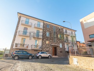 Appartamento in Vendita a Valentano, 75'000&euro;, 129 m²