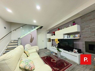 Appartamento in Vendita a Caserta, 300'000&euro;, 160 m²
