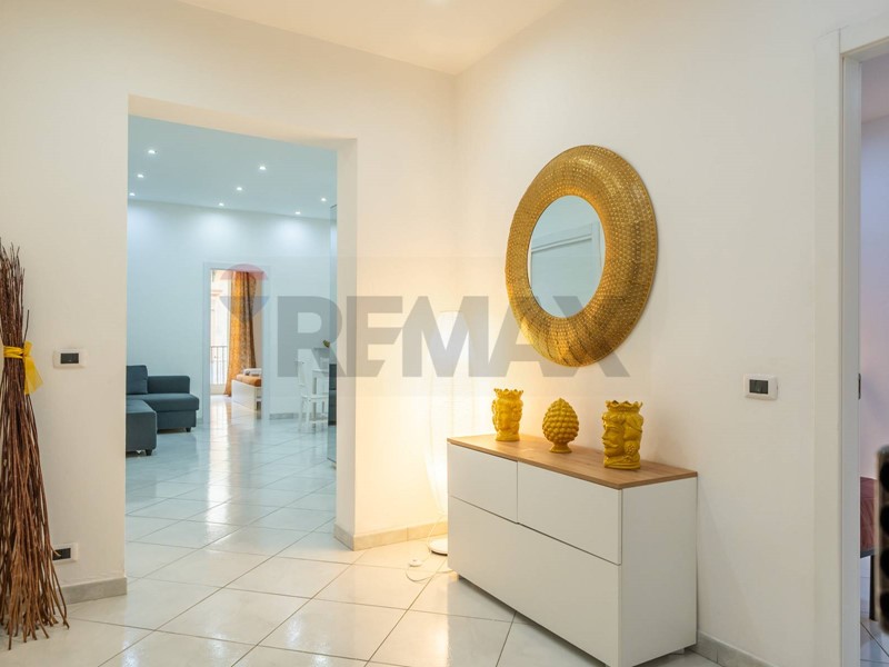 Appartamento in Affitto a Palermo, 2'000&euro;, 161 m²