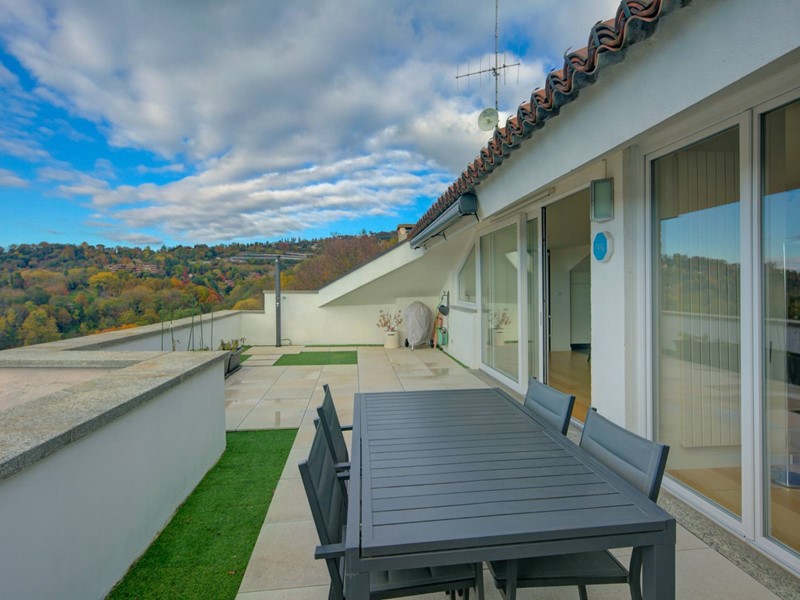 Attico in Vendita a Moncalieri, 695'000&euro;, 215 m²