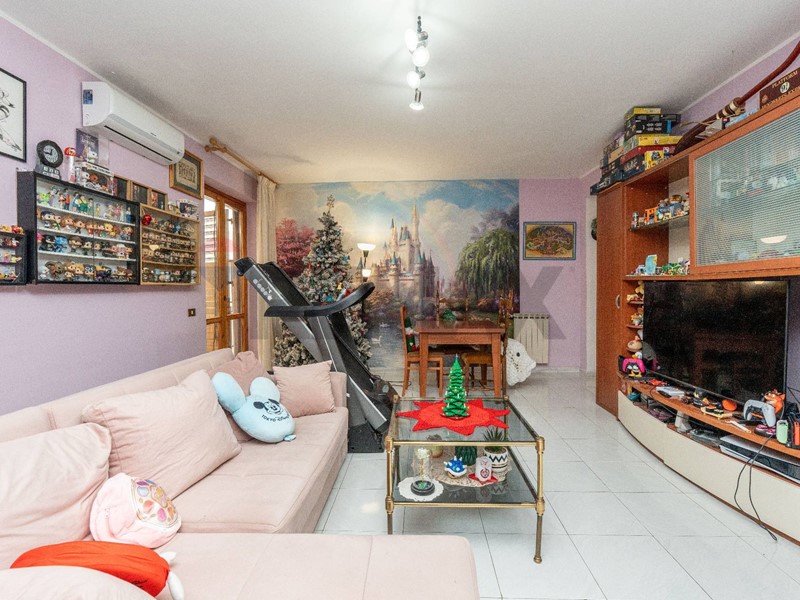 Appartamento in Vendita a Motta Sant'Anastasia, 90'000&euro;, 110 m²