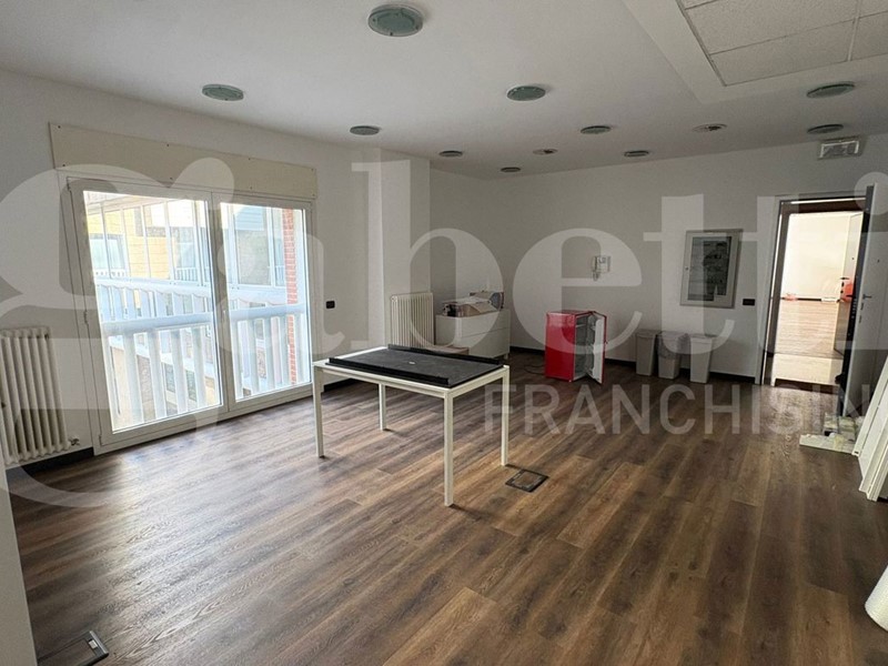 Appartamento in Affitto a Lecco, 1'000&euro;, 110 m²