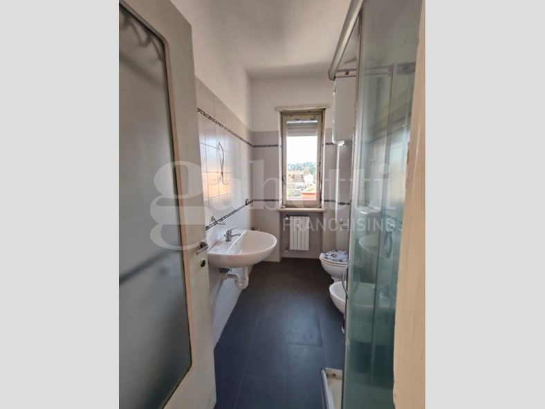 Quadrilocale in Vendita a Biella, 55'000&euro;, 100 m², con Box