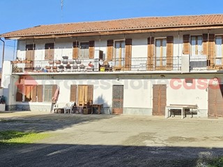 Quadrilocale in Vendita a Pinerolo, 75'000&euro;, 90 m²