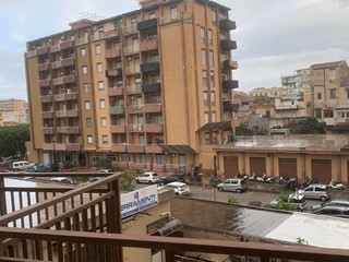 Quadrilocale in Vendita a Palermo, 150'000&euro;, 100 m², con Box