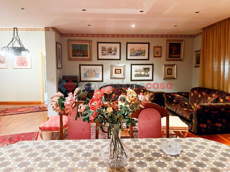 Appartamento in Vendita a Gravina di Catania, 200'000&euro;, 160 m², con Box