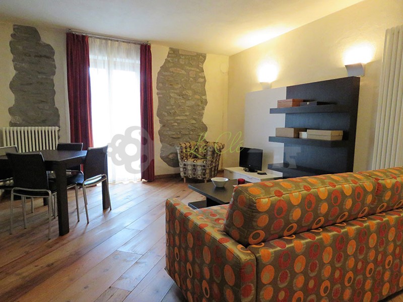 Bilocale in Affitto a Courmayeur, zona Centro, 3'500&euro;, 60 m², arredato, con Box
