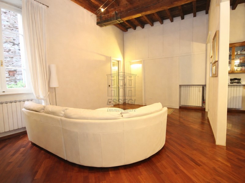 Appartamento in Vendita a Lucca, zona Centro storico, 470'000&euro;, 150 m²