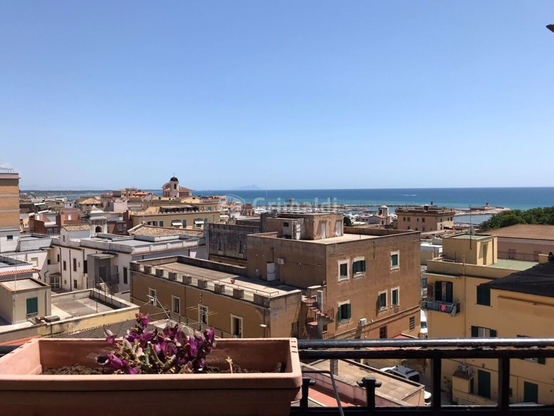 Appartamento in Affitto a Nettuno, zona Centro, 1'000&euro;, 100 m², arredato