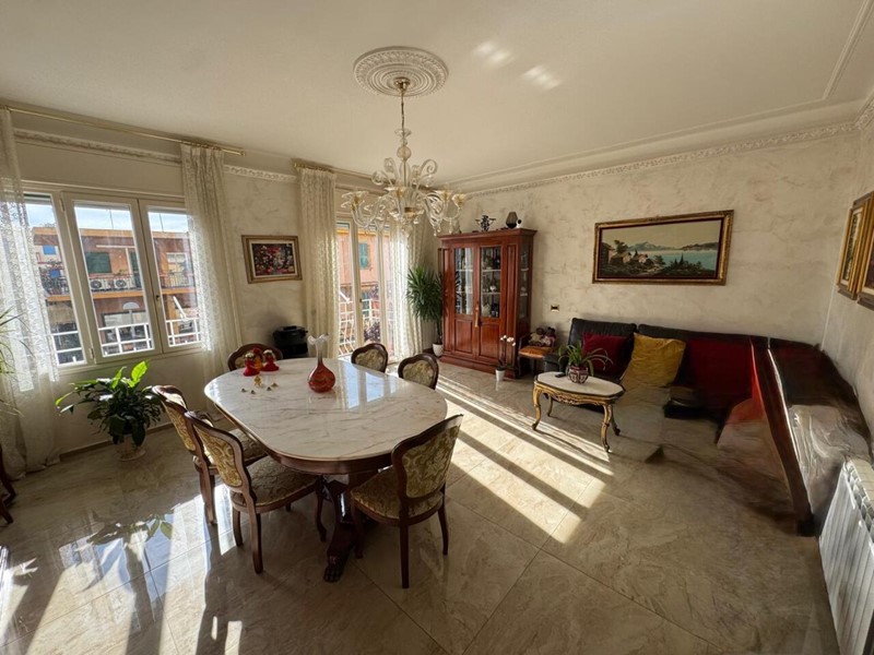 Appartamento in Vendita a Sanremo, zona San Martino, 379'000&euro;, 116 m²