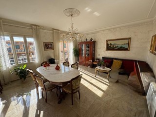 Appartamento in Vendita a Sanremo, zona San Martino, 379'000&euro;, 116 m²