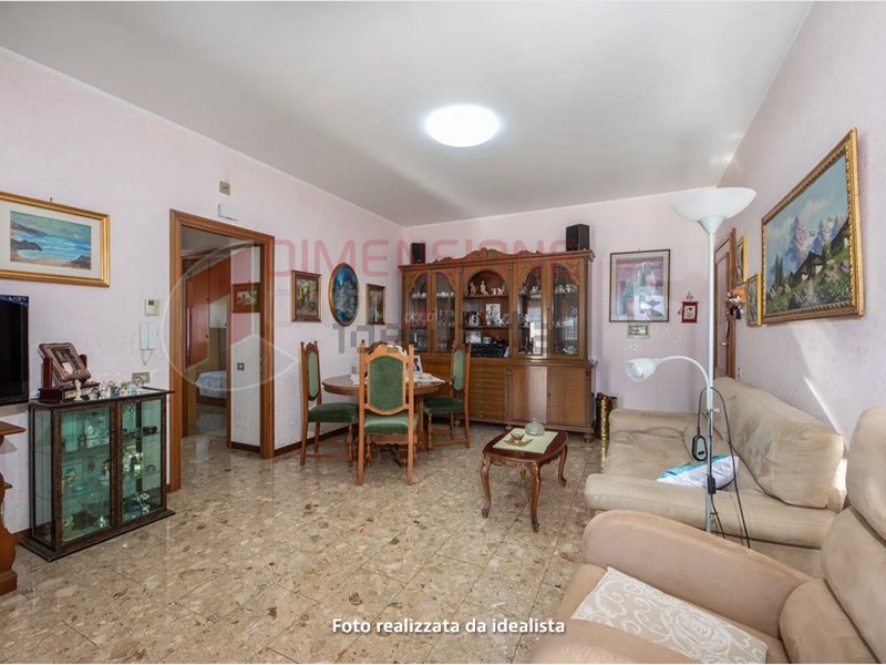 Trilocale in Vendita a Roma, zona LA RUSTICA, 259'000&euro;, 85 m², con Box